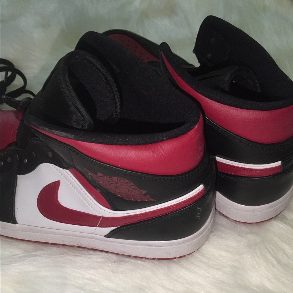 Red, Black & White Air Jordan Men’s Sneakers👟